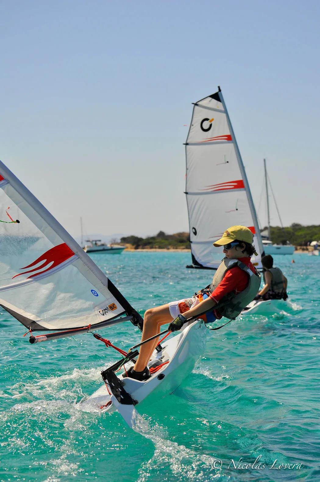 Cours de voile pour enfants à Bonifacio