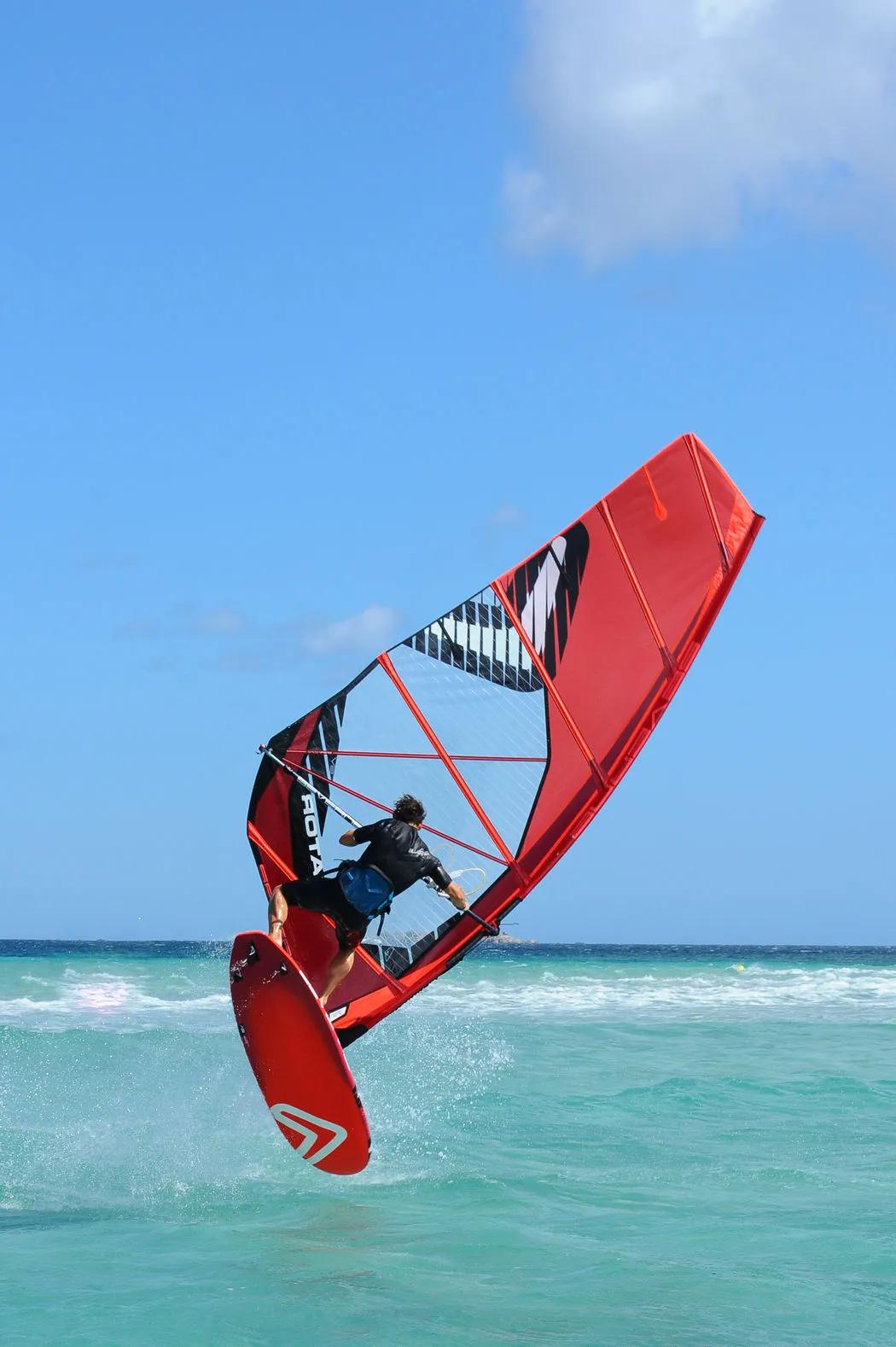 Planche à voile pour débutant à Bonifacio