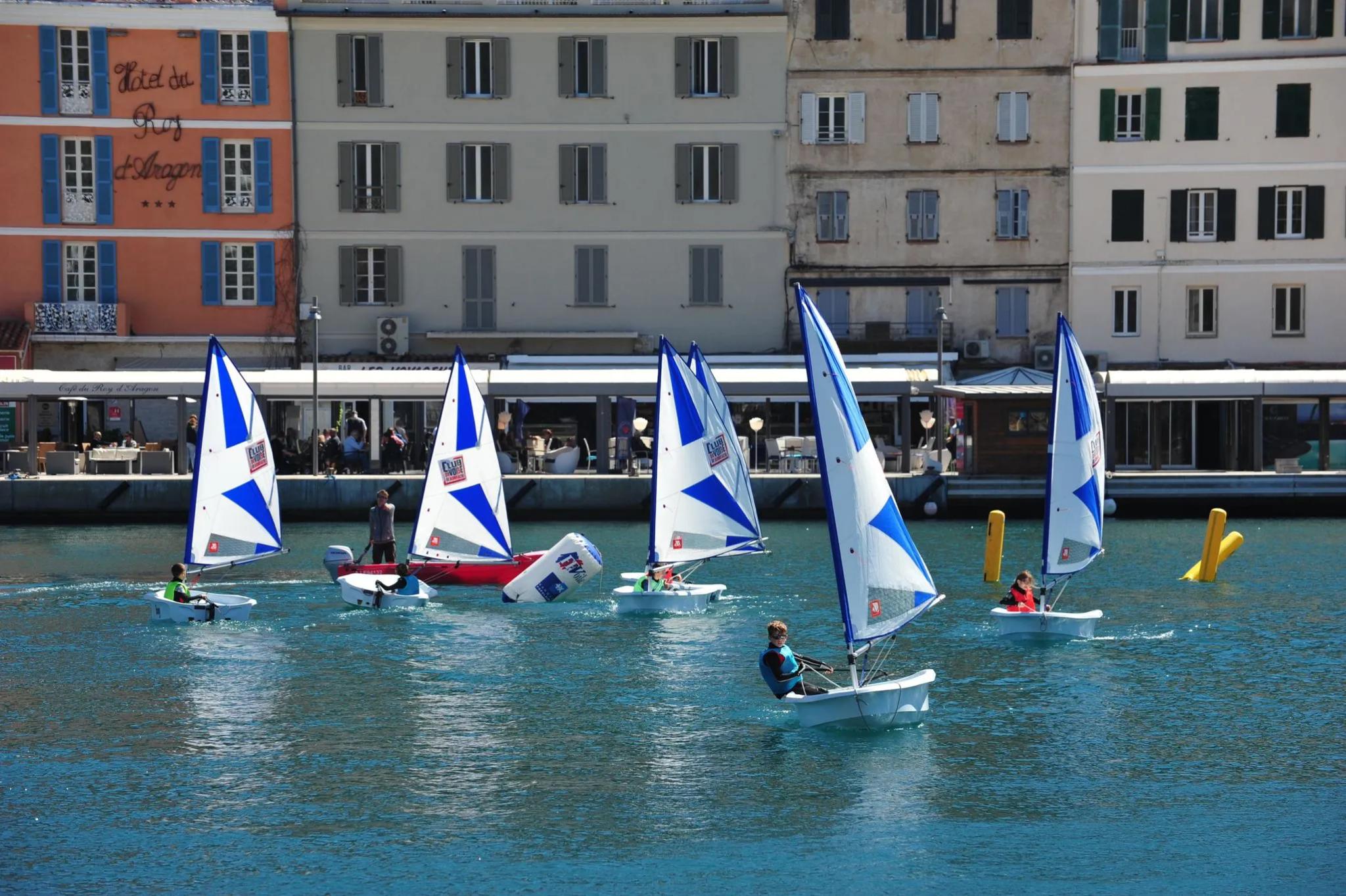 Activités nautiques de groupe à Bonifacio