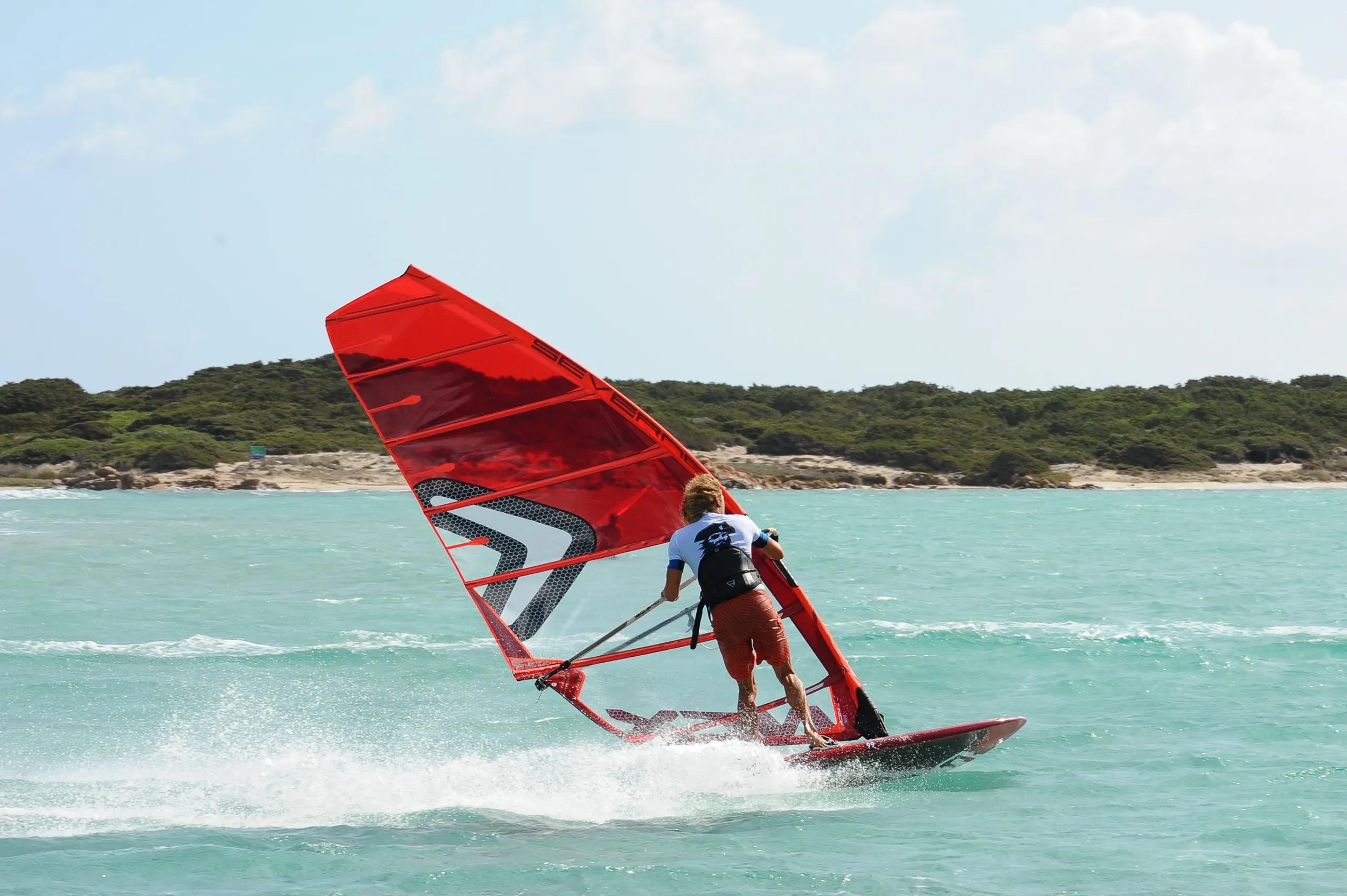 Pratiquer le windsurf en toute sécurité à Bonifacio