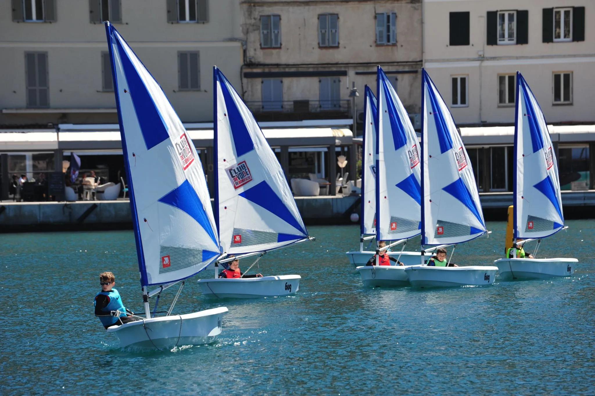 Cours de voile pour enfants à Bonifacio