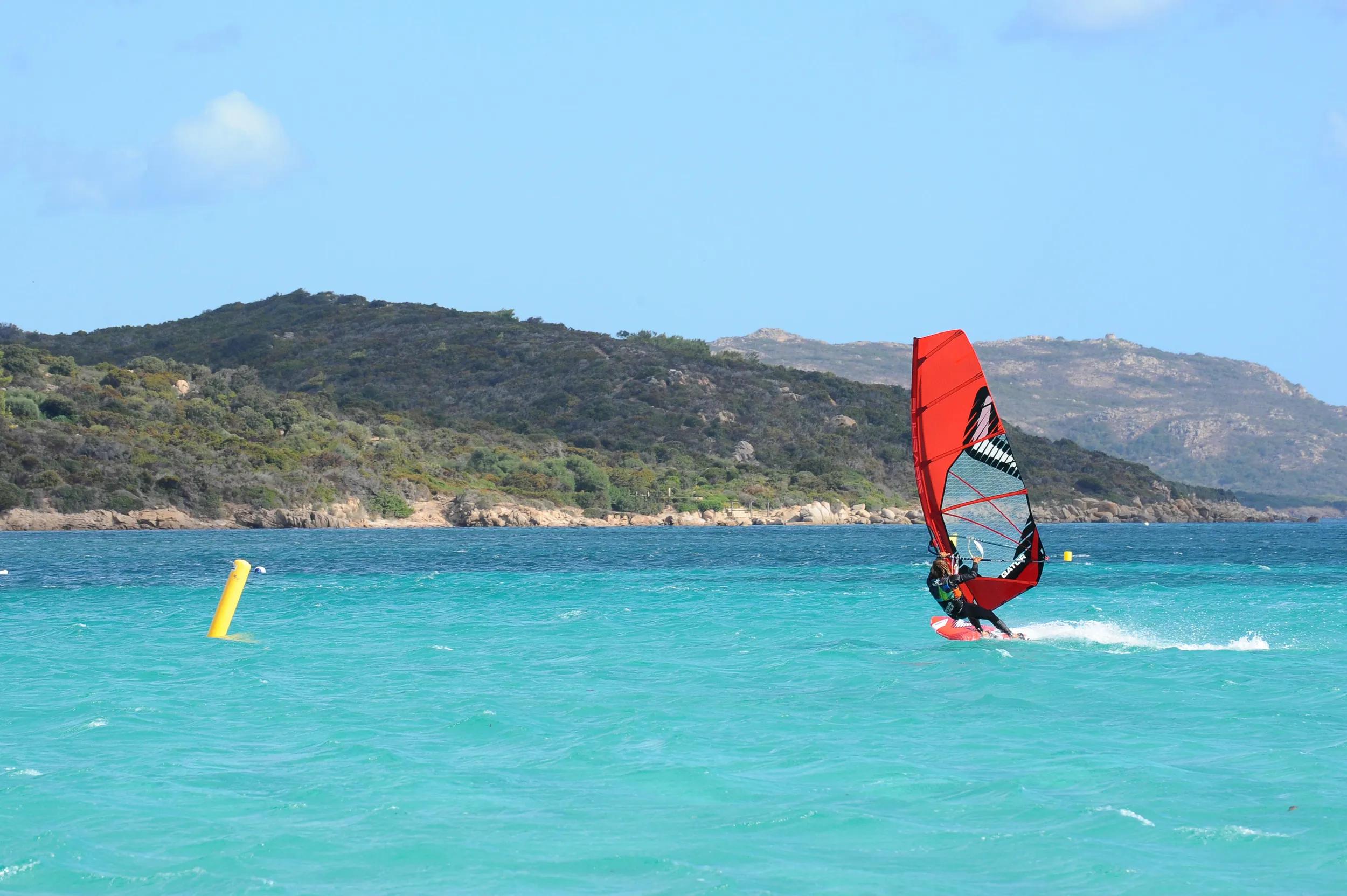 Pratiquer le windsurf à Bonifacio